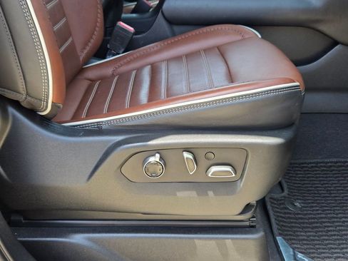 Used 2023 GMC Yukon Denali Ultimate AWD/4WD image 32
