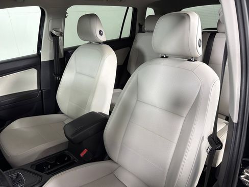 Used 2019 Volkswagen Tiguan SE w/ Panoramic Sunroof Package FWD image 12