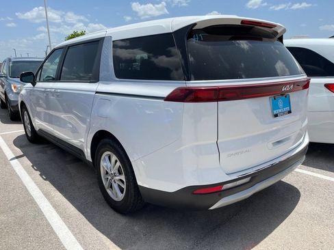 Used 2024 Kia Carnival LX FWD image 4