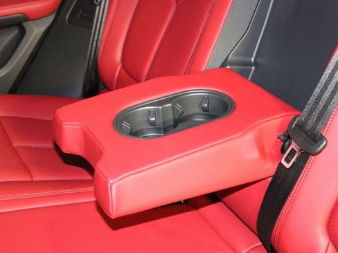 Certified 2025 Porsche Macan AWD/4WD image 34