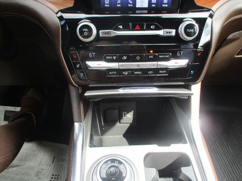 Used 2021 Ford Explorer King Ranch w/ Premium Technology Package image 9