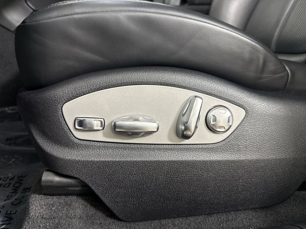 Certified 2023 Porsche Macan AWD/4WD image 40