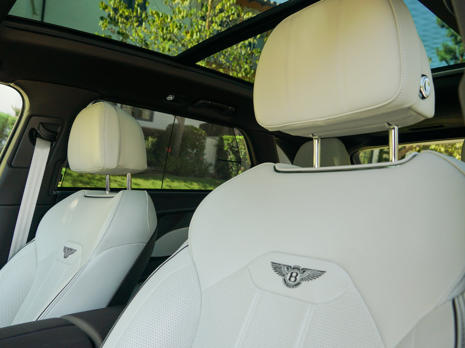 Certified 2023 Bentley Bentayga Extended Wheelbase AWD/4WD image 18