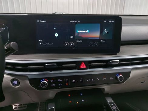 Used 2025 Kia Sorento SX image 21