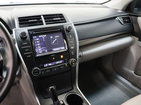 Used 2016 Toyota Camry XLE w/ Moonroof Package FWD image 16