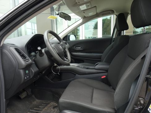 Used 2018 Honda HR-V LX image 8