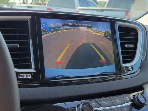 Used 2024 Chrysler Pacifica Touring-L FWD image 20