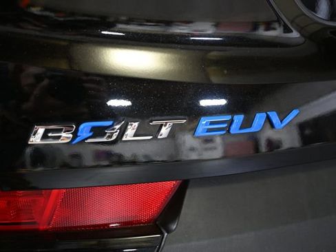 Used 2022 Chevrolet Bolt EUV LT w/ Comfort Package image 10