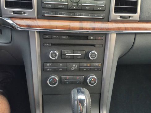 Used 2010 Lincoln MKZ FWD image 11