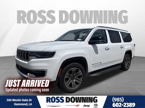 Used 2024 Jeep Wagoneer L Series II w/ Flexible Seating Group RWD image 1