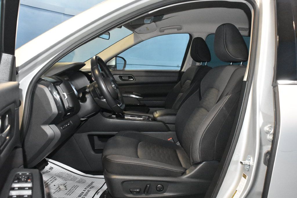 Used 2025 Nissan Pathfinder SV AWD/4WD image 6