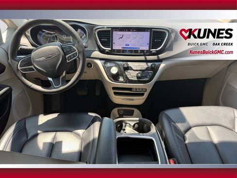 Used 2024 Chrysler Pacifica Touring-L FWD image 25