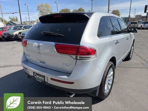Used 2012 Lincoln MKX FWD image 5