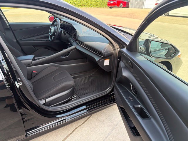Used 2026 Hyundai Elantra SEL FWD image 21