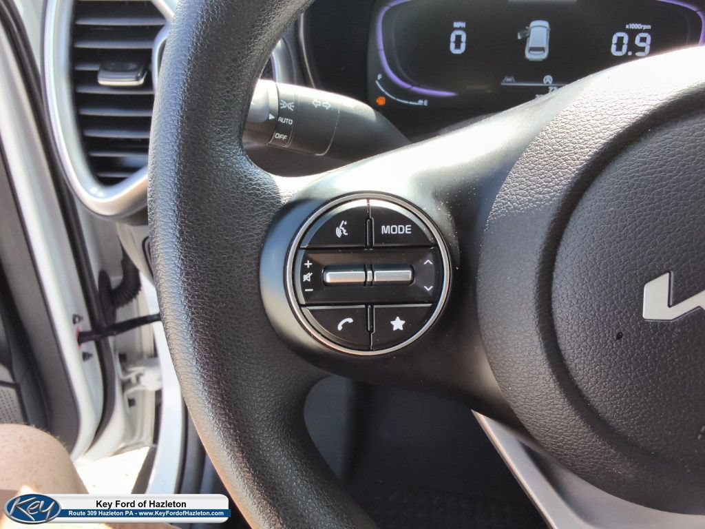 Used 2025 Kia Soul LX FWD image 25