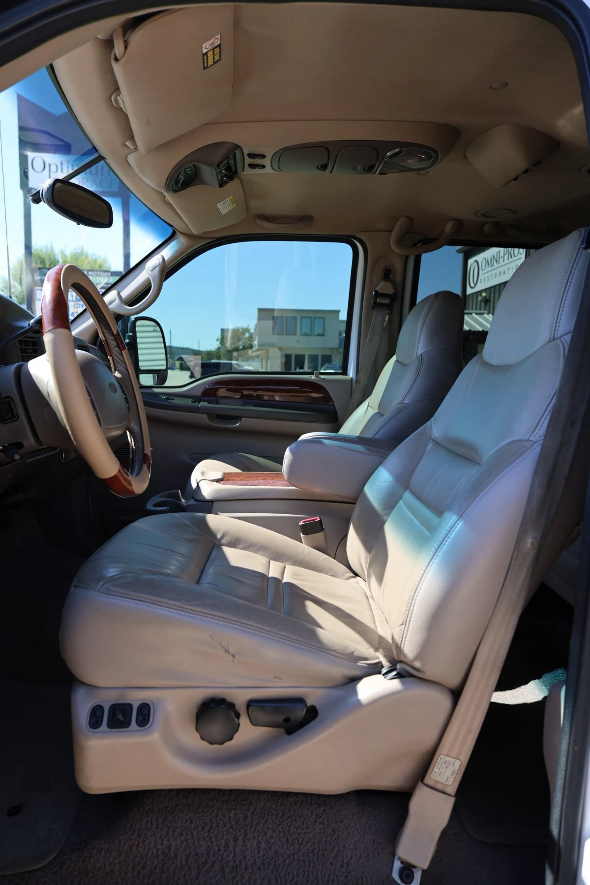 Used 2000 Ford Excursion Limited AWD/4WD image 31