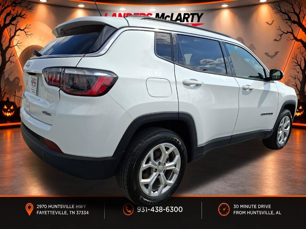 Used 2024 Jeep Compass Latitude AWD/4WD image 3
