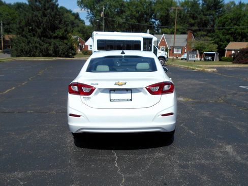 Used 2018 Chevrolet Cruze LS FWD image 7