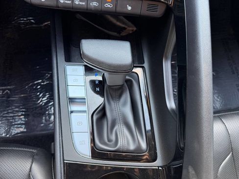 Used 2025 Hyundai Elantra Limited FWD image 21