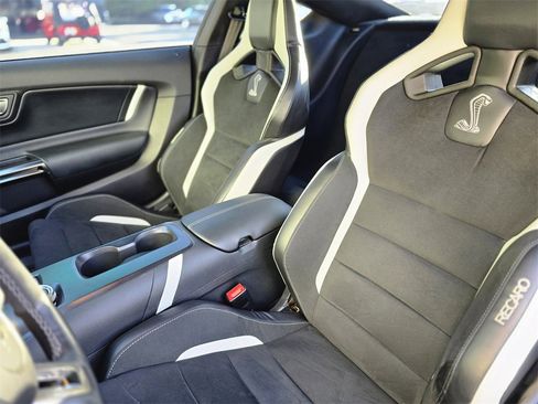 Used 2022 Ford Mustang Shelby GT500 w/ Carbon Fiber Track Pack image 20