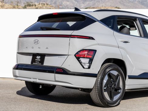 Used 2024 Hyundai Kona Limited FWD image 16