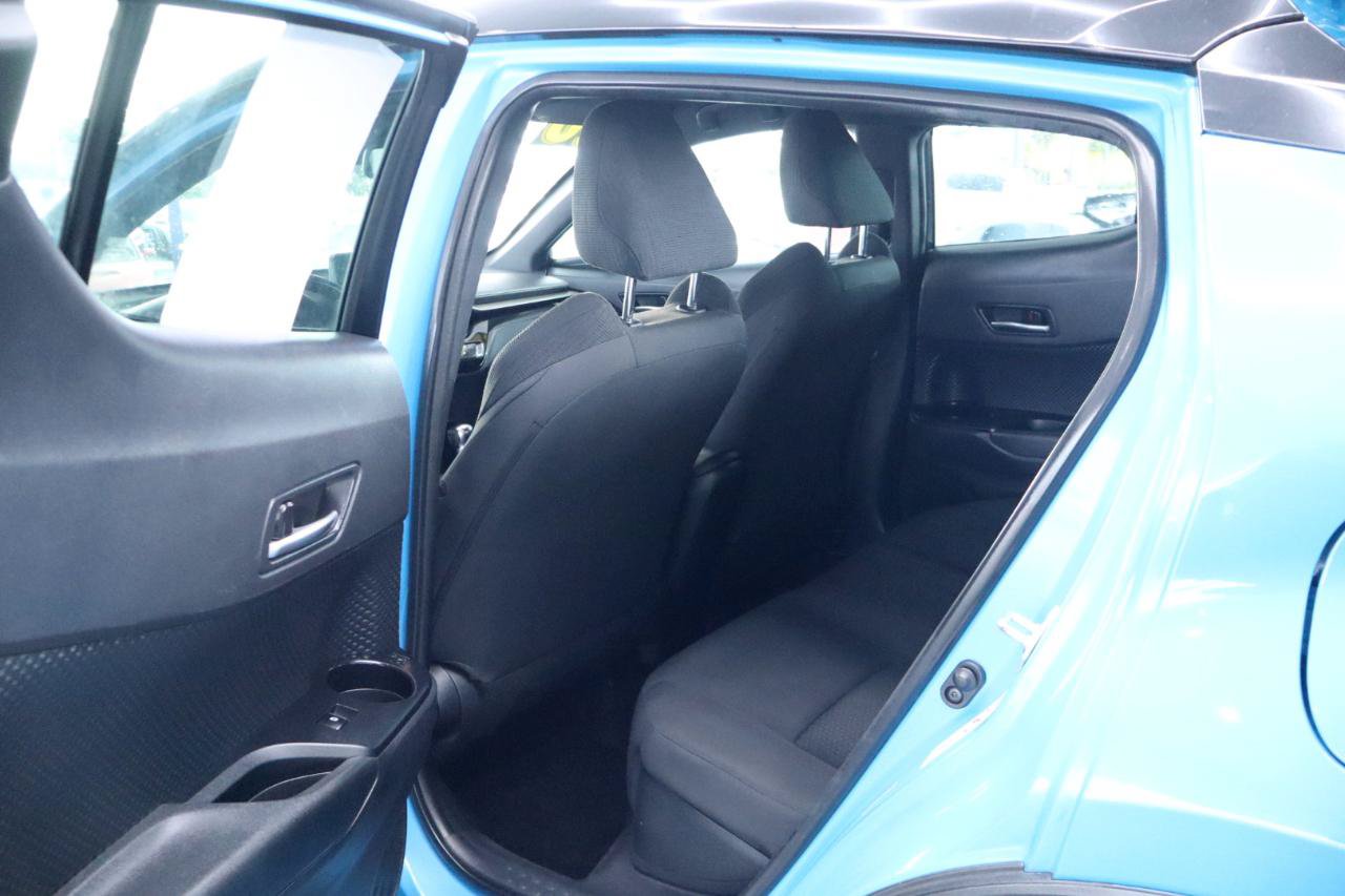 Used 2019 Toyota C-HR XLE FWD image 29