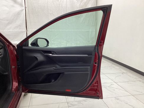 Used 2021 Toyota Camry LE image 19