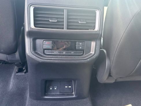 Used 2026 Volkswagen Atlas SE FWD image 15