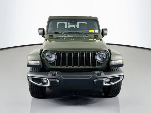 Used 2024 Jeep Gladiator Sport AWD/4WD image 2