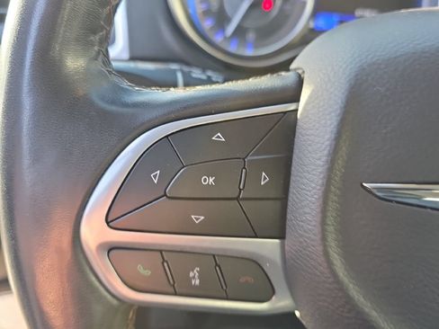 Used 2019 Chrysler 300 Limited RWD image 25