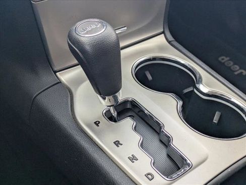 Used 2011 Jeep Grand Cherokee Laredo AWD/4WD image 11