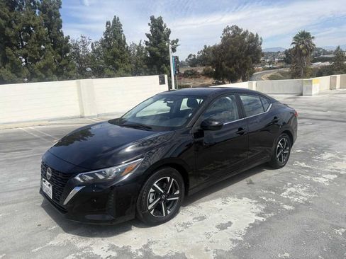 Used 2025 Nissan Sentra SV FWD image 2