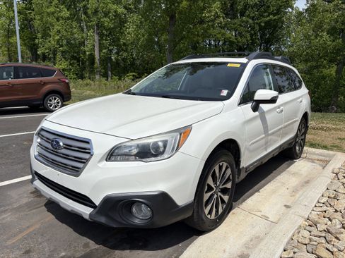 Used 2017 Subaru Outback 3.6R Limited AWD/4WD image 3