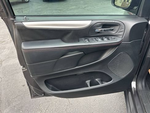 Used 2017 Dodge Grand Caravan GT FWD image 16