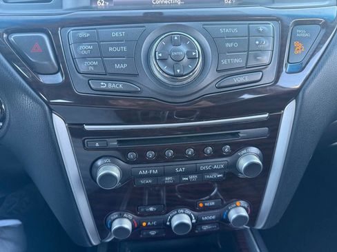 Used 2014 Nissan Pathfinder SL w/ SL Tech Package image 19