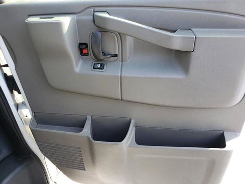 Used 2017 Chevrolet Express 3500 LT w/ LT Preferred Equipment Group image 17