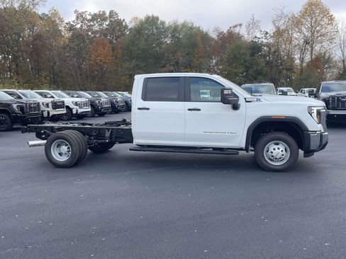 New 2026 GMC Sierra 3500 Pro w/ Convenience Package AWD/4WD image 11