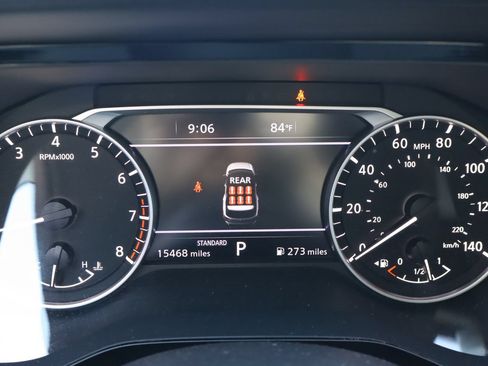 Used 2024 Nissan Pathfinder SL FWD image 10
