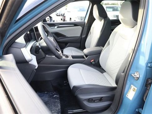 New 2025 Volkswagen Tiguan SE R-Line image 8