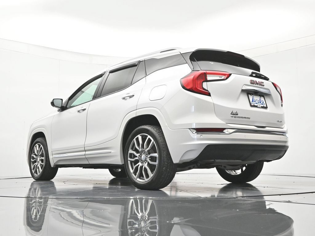 Used 2024 GMC Terrain Denali w/ Denali Premium Package AWD/4WD image 44