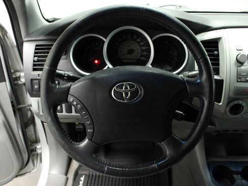 Used 2010 Toyota Tacoma PreRunner image 14