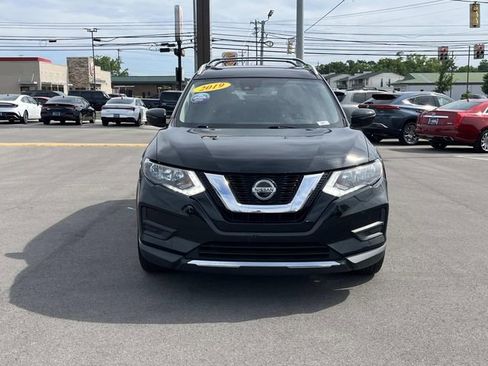 Used 2019 Nissan Rogue SV FWD image 2