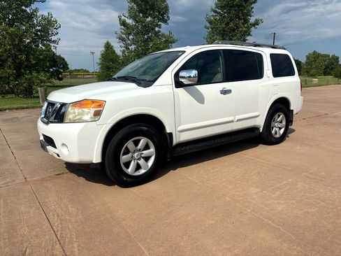 Used 2011 Nissan Armada SV image 2
