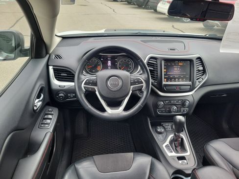 Used 2015 Jeep Cherokee Trailhawk w/ Comfort/Convenience Group AWD/4WD image 11