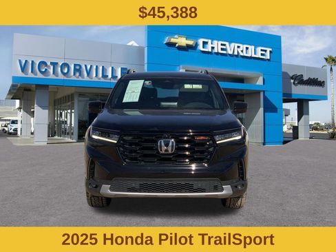 Used 2025 Honda Pilot TrailSport image 2