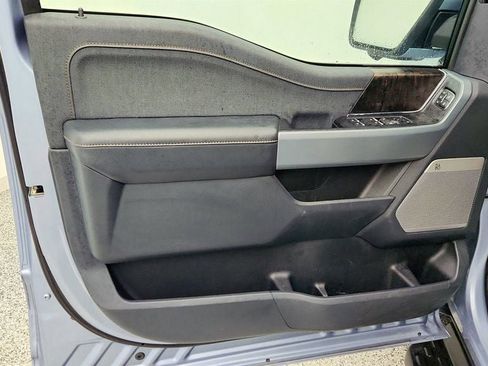 Used 2022 Ford F150 Lightning Lariat image 10