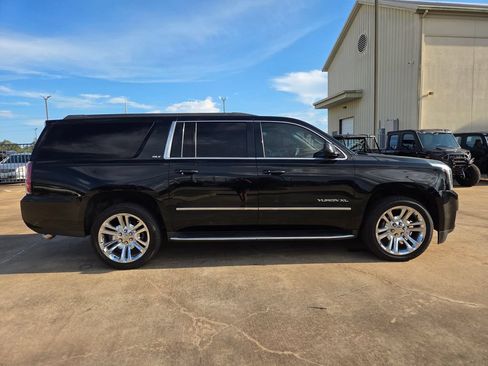 Used 2018 GMC Yukon XL SLT w/ Premium Edition AWD/4WD image 4