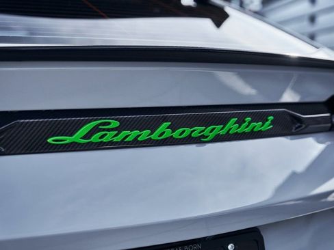 Used 2024 Lamborghini Urus Performante AWD/4WD image 20