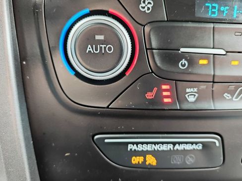 Used 2019 Ford Escape SE image 17