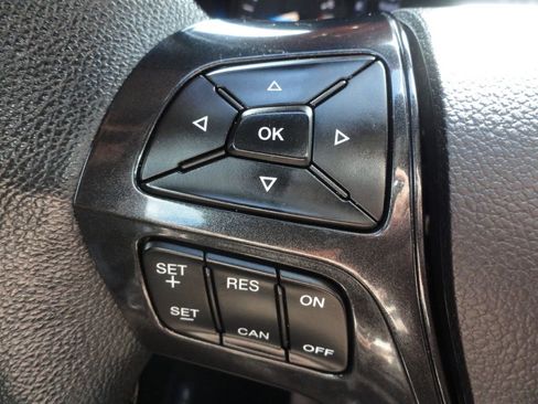 Used 2018 Ford Explorer XLT image 25